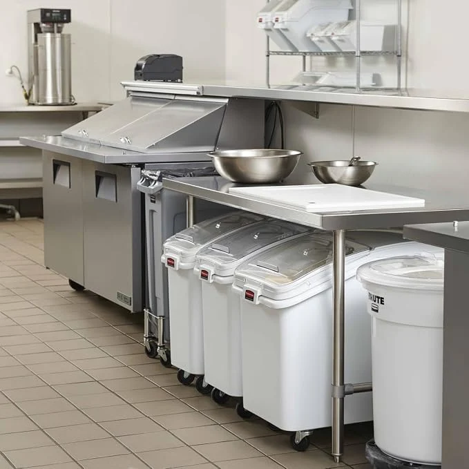 Contenedor para Ingredientes ProSave® 400 Tazas con Cuchara Blanco Rubbermaid Commercial FG360088WHT