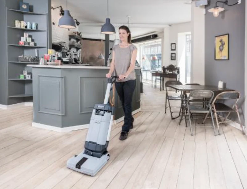 Vacuolavadora Nilfisk hombre caminando SC100 Full package E - 3/4 LITRO