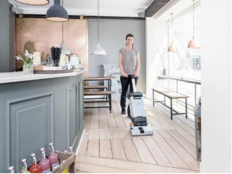 Vacuolavadora Nilfisk hombre caminando SC100 Full package E - 3/4 LITRO