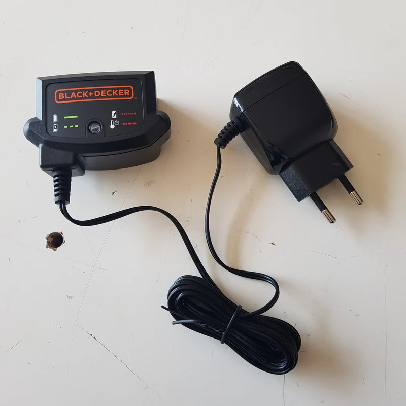 Carica batterie Black+Decker per aspirapolvere e elettroutensili 18v N494098