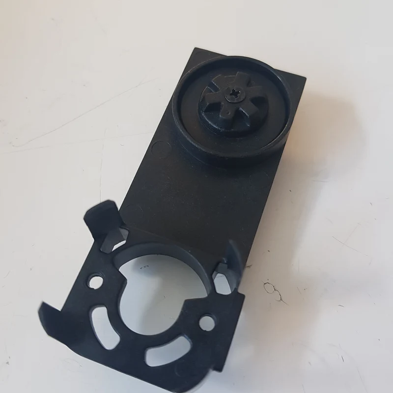 Braccio di sostegno spazzola lato motore scopa elettrica Black+Decker BDPSE1815P