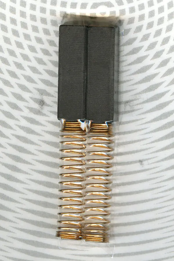 Carboncini 2 pz ricambio motore 806pe27 Universale