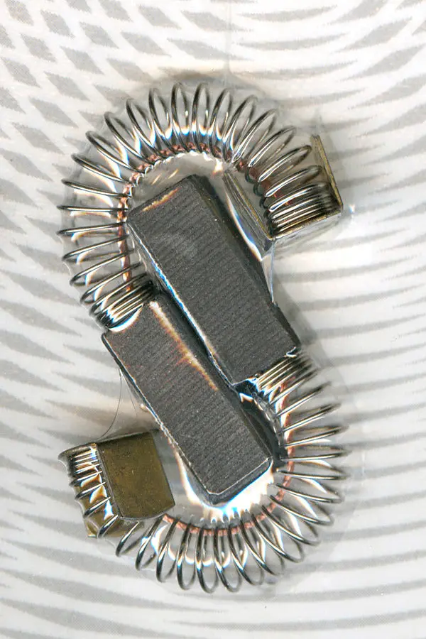 Carboncini 2 pz ricambio motore 806pe25 Universale