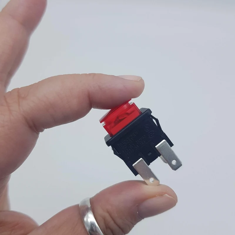 Interruttore bipolare push luminoso rosso 13x20 4 contatti, più alto Polti