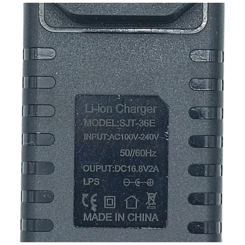 Cargador 16.8V 2A (DC 5.5X2.1)