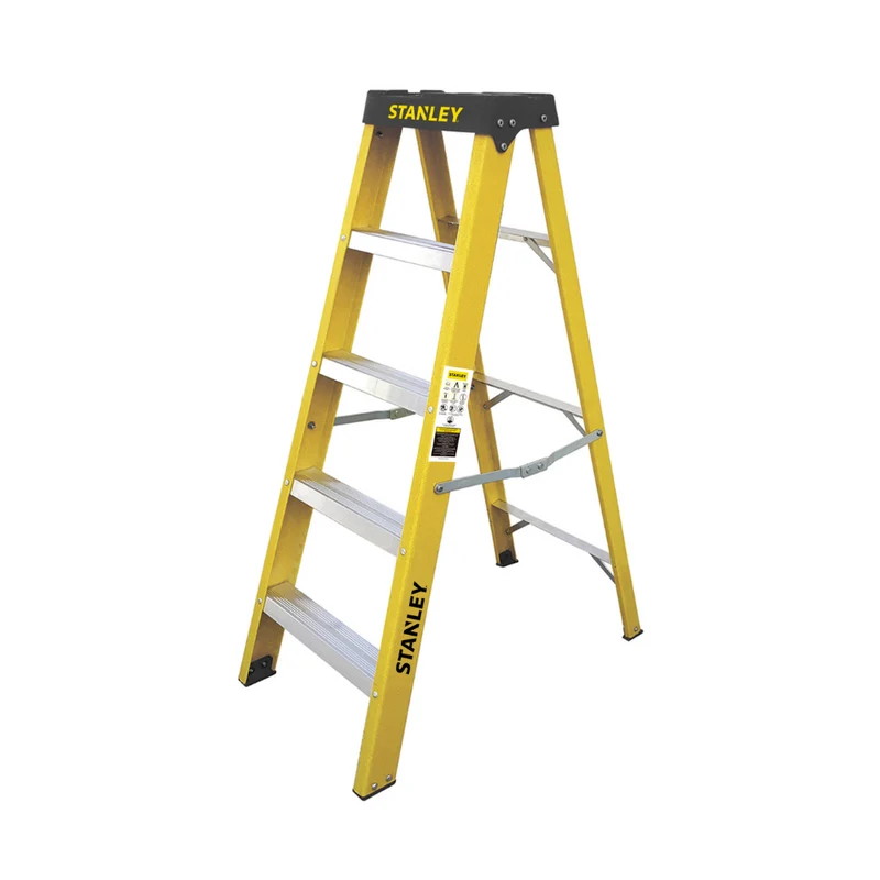 ESCALERA STANLEY DE FIBRA DE VIDRIO, TIPO TIJERA, 4 ESCALONES