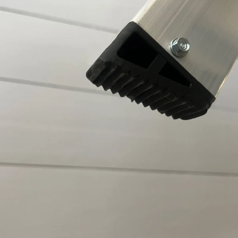 ESCALERA REFORZADA DE ALUMINIO BLACK&DECKER, 5 ESCALONES, 120 KG