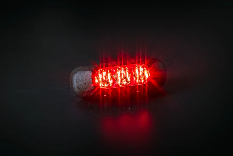 Fristom Rojo 3 x Luz estroboscópica de peligro LED / Lente transparente