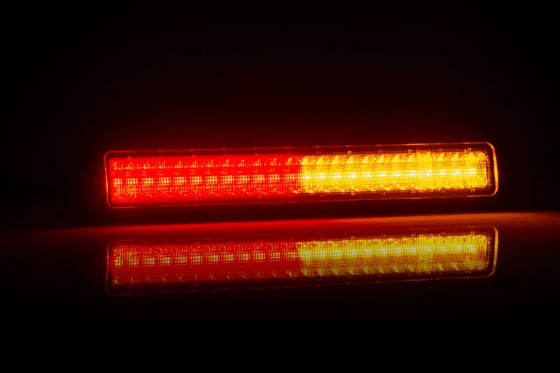 Tira de luz trasera Fristom con freno, cola e indicador