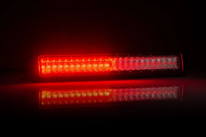 Tira de luz trasera Fristom con freno, cola e indicador