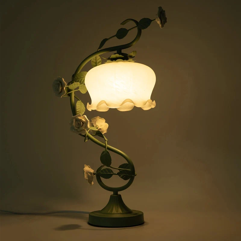 Artistic Nature-Themed Flower Desk Lamp