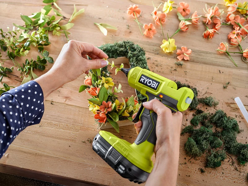 18V ONE+ Glue Gun Kit