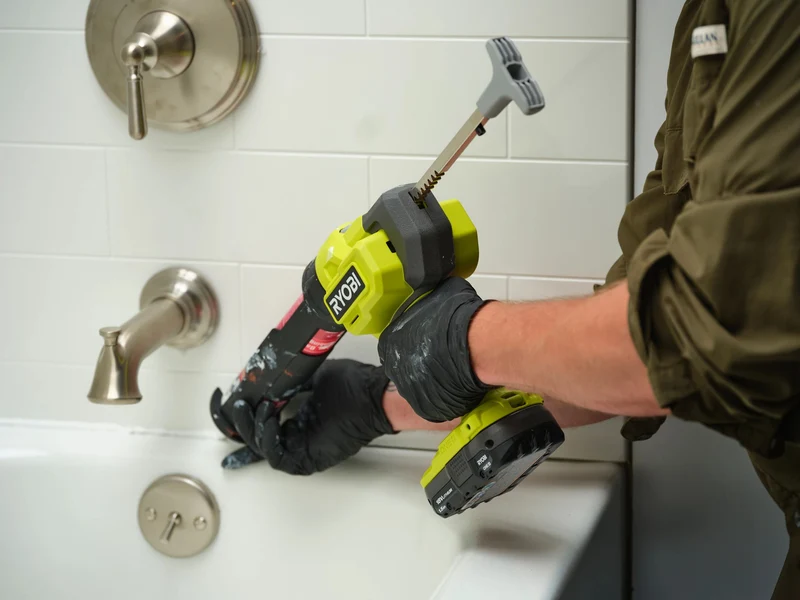 18V ONE+ 10 oz. Caulk and Adhesive Gun Kit