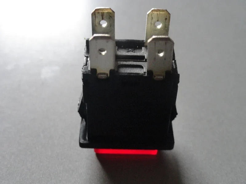 Interruttore bipolare push luminoso rosso 13x20 4 contatti Polti