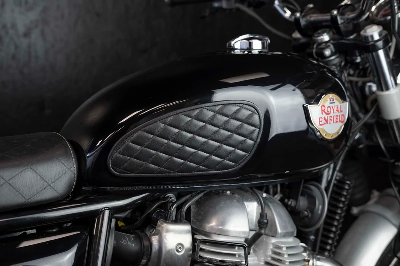 Parche de tanque de cuero negro Royal Enfield Interceptor