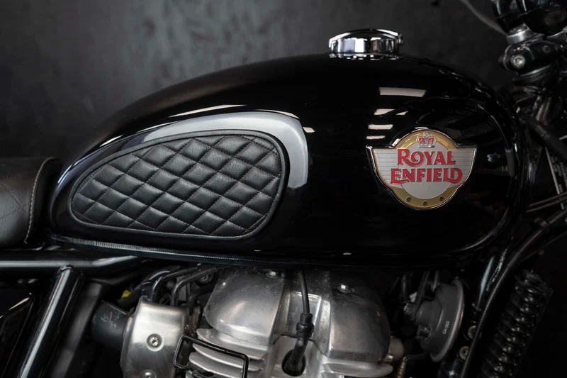 Parche de tanque de cuero negro Royal Enfield Interceptor