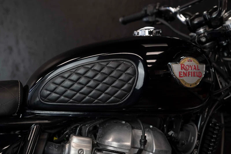 Parche de tanque de cuero negro Royal Enfield Interceptor