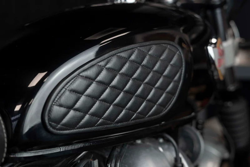 Parche de tanque de cuero negro Royal Enfield Interceptor