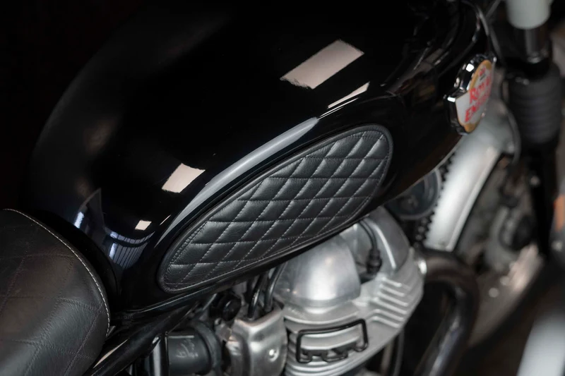 Parche de tanque de cuero negro Royal Enfield Interceptor