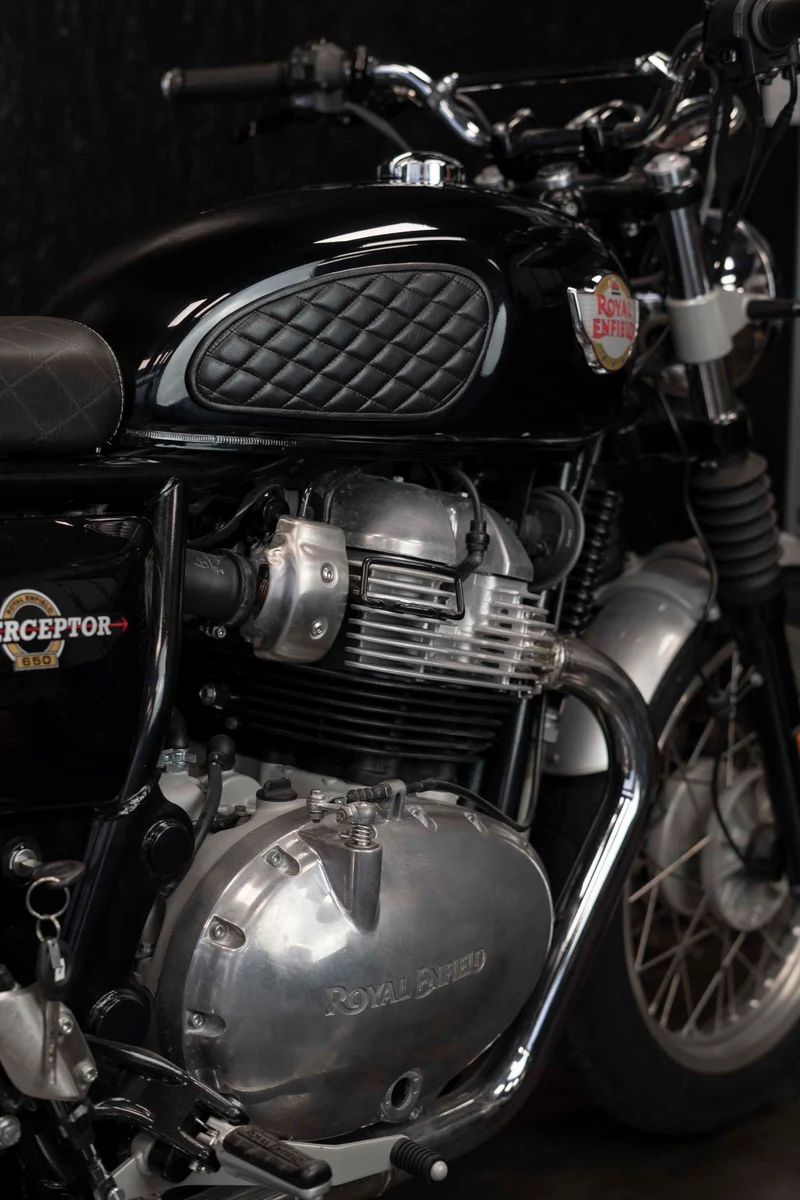 Parche de tanque de cuero negro Royal Enfield Interceptor