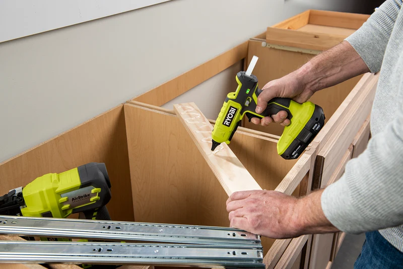 18V ONE+ Dual Temperature Glue Gun Kit