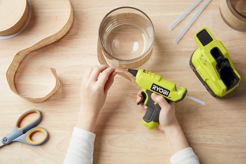 18V ONE+ Compact Glue Gun Kit