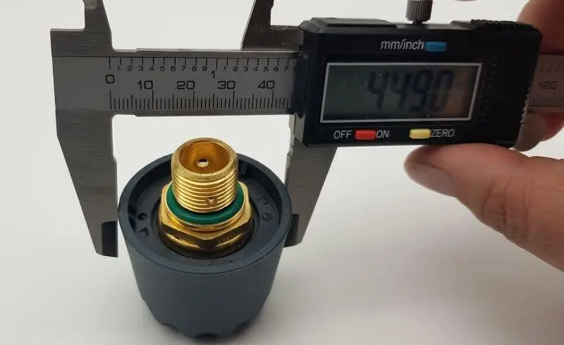 Tappo caldaia maschio 3/8 nero con valvola sicurezza Polti