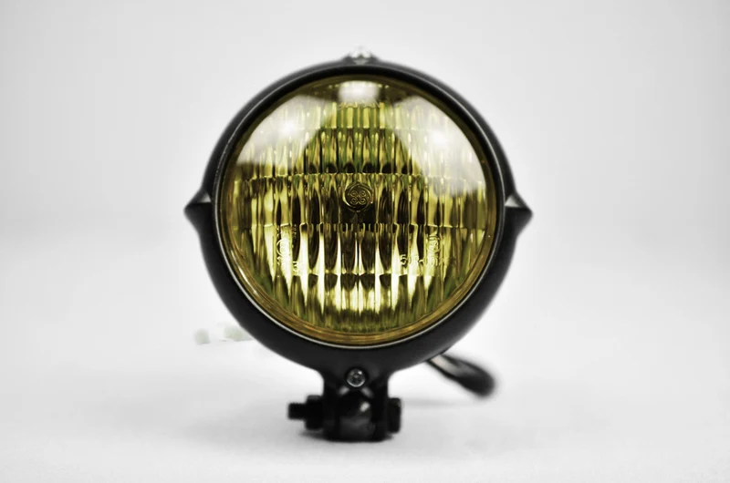 Faro personalizado Bates vidrio negro amarillo
