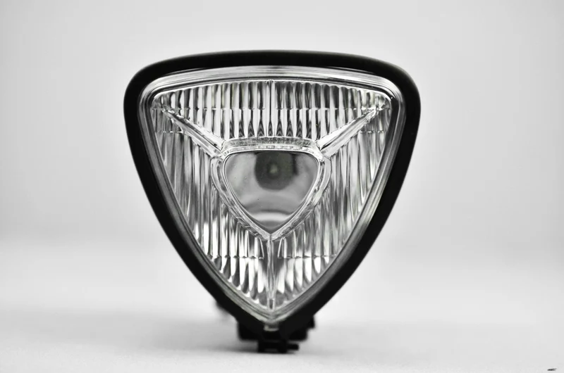 Faro triangular cristal blanco negro