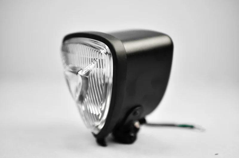 Faro triangular cristal blanco negro