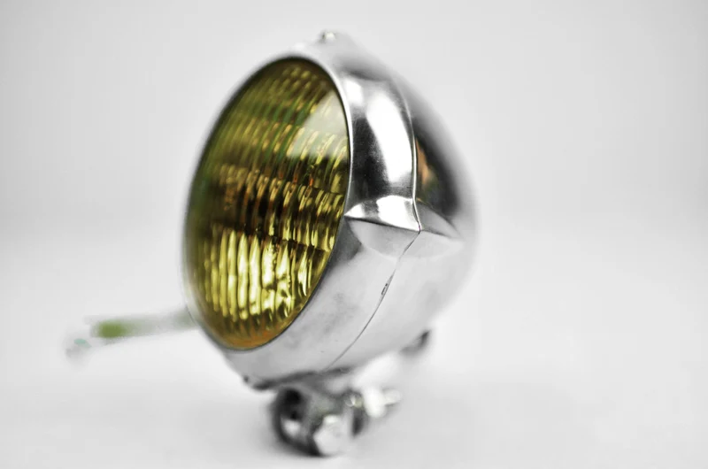Faro delantero de vidrio amarillo pulido personalizado de Bates