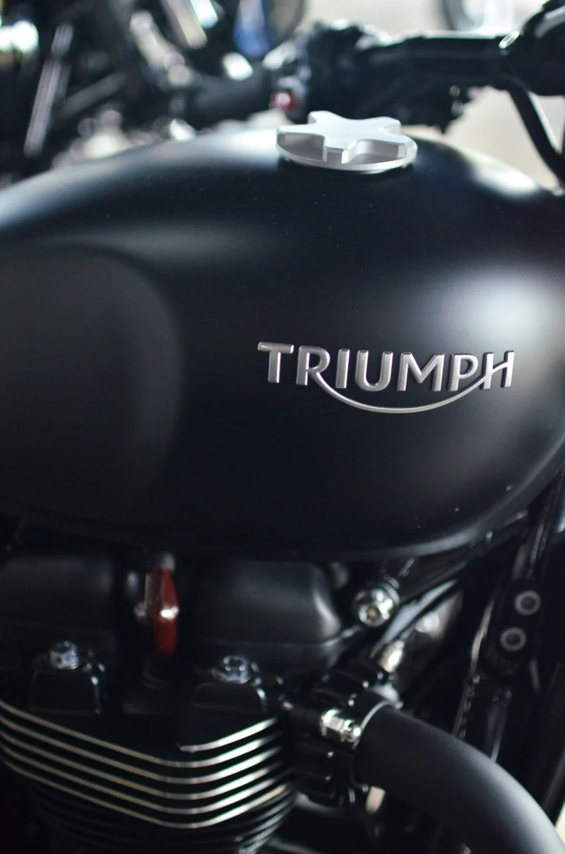 Tapa del tanque Triumph modelo "scrambler"