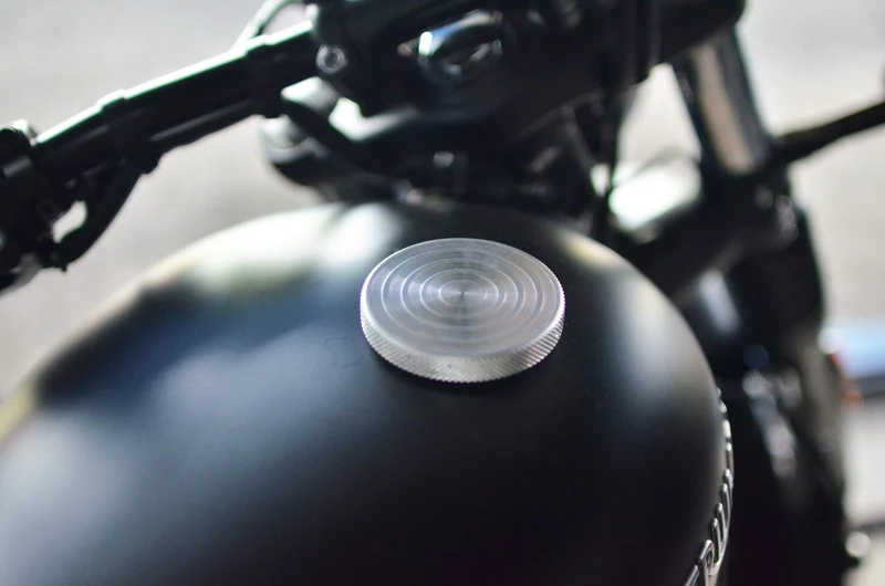 Tapa del tanque Triumph Modelo "Wave"