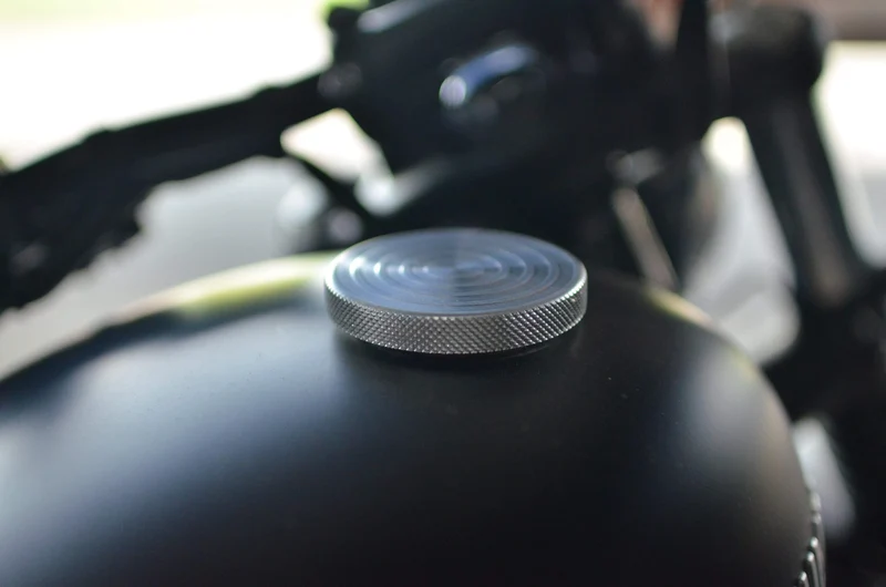 Tapa del tanque Triumph Modelo "Wave"