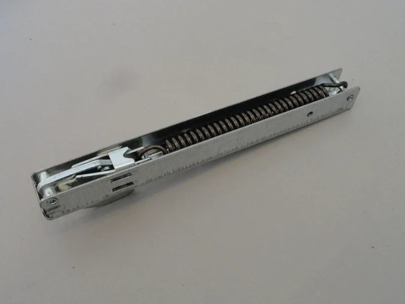 Cerniera porta forno fulcro fisso ariston Indesit c00081594